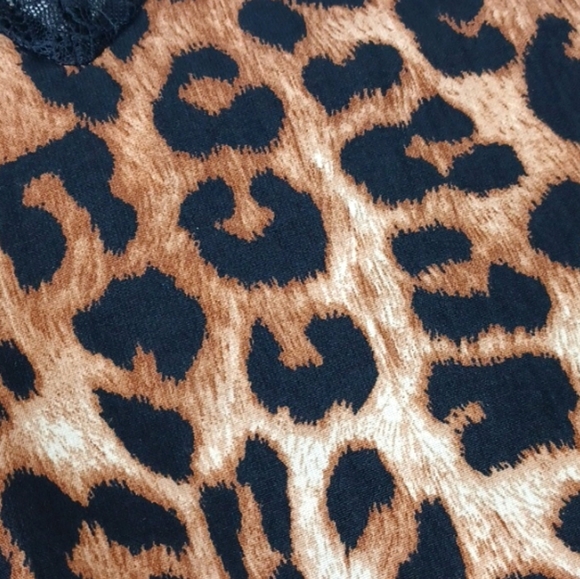 ♥️BUNDLE ONLY♥️ Leopard Print Rich Textured Graphic Black Lace Camisole SZ S - Picture 5 of 8